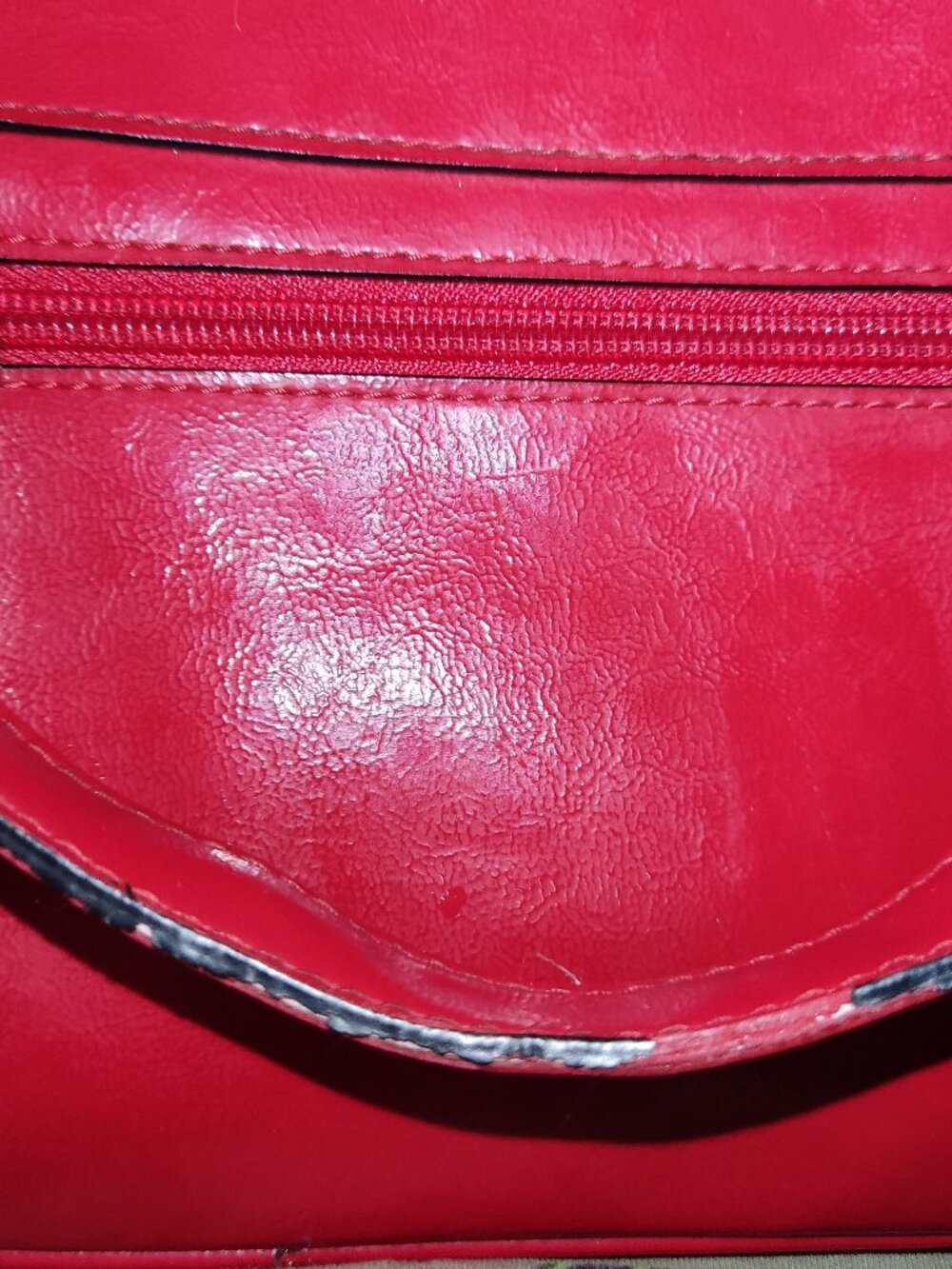 Guess Red Purse - Picture 11 of 16